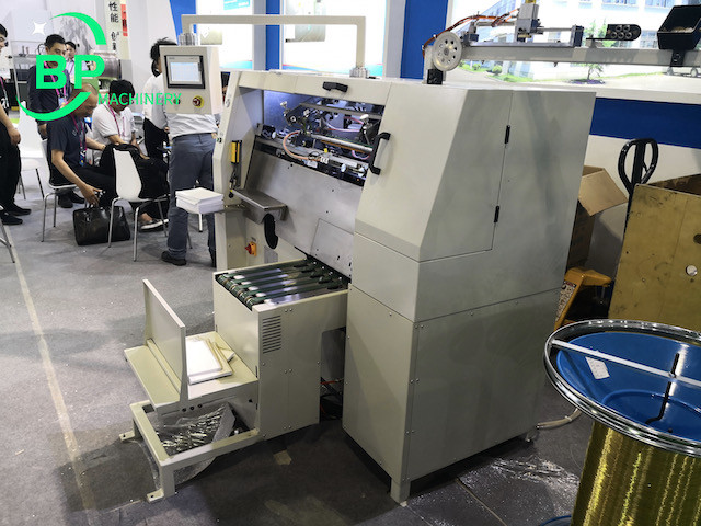 Semi Automatic Metal Spiral Binding Machine SSB420 For Notebook with ...